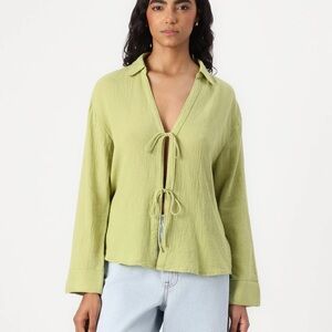 Like New! Abercrombie & Fitch Light Green Tie Front Blouse Large